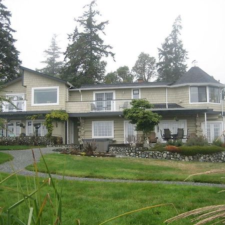The Lodge At Weir'S Beach Metchosin Exterior photo
