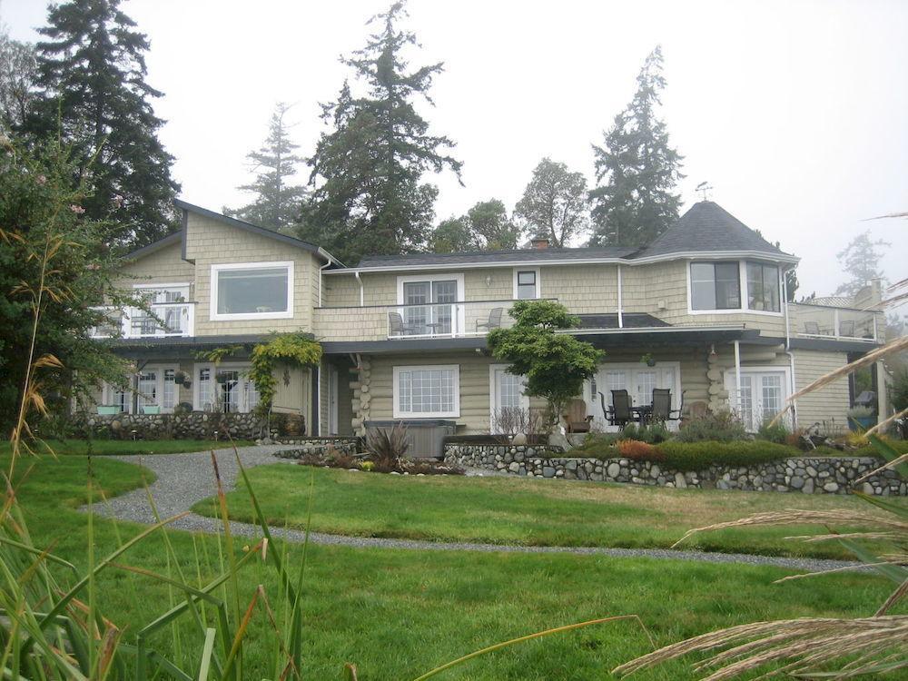 The Lodge At Weir'S Beach Metchosin Exterior photo