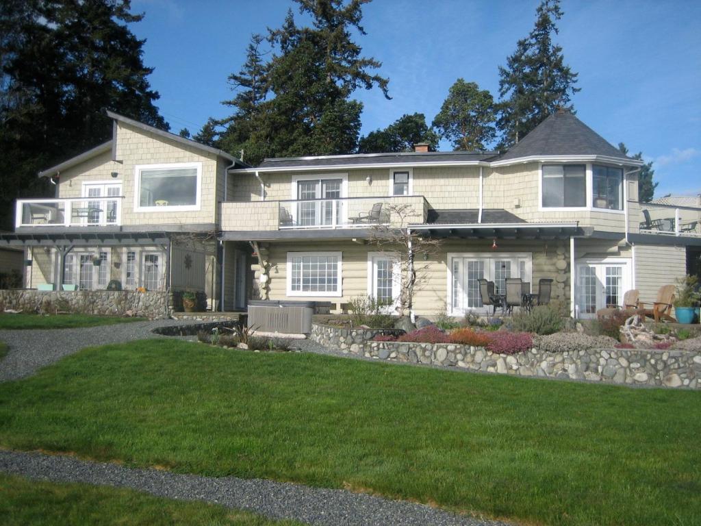 The Lodge At Weir'S Beach Metchosin Exterior photo