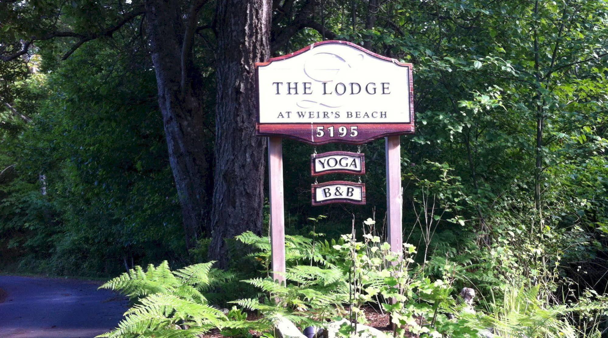 The Lodge At Weir'S Beach Metchosin Exterior photo